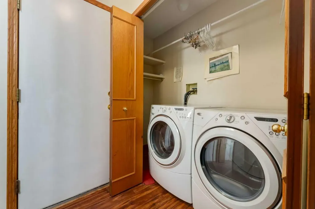 183 Edgevalley Circle NW Calgary AB T3A 4X8