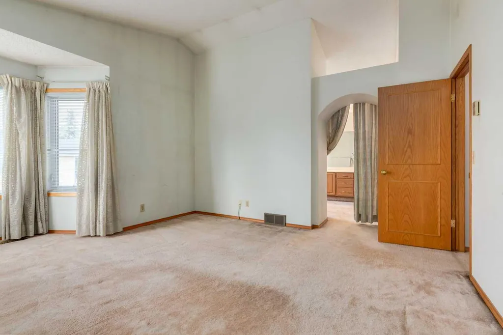 183 Edgevalley Circle NW Calgary AB T3A 4X8