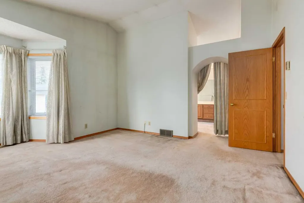 183 Edgevalley Circle NW Calgary AB T3A 4X8