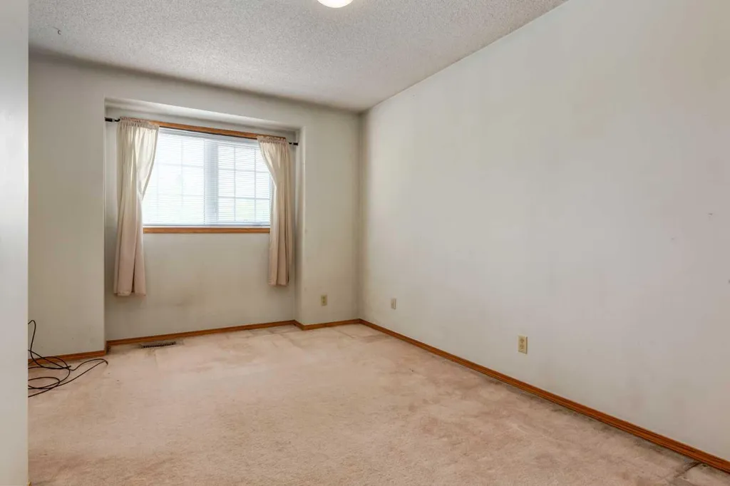 183 Edgevalley Circle NW Calgary AB T3A 4X8