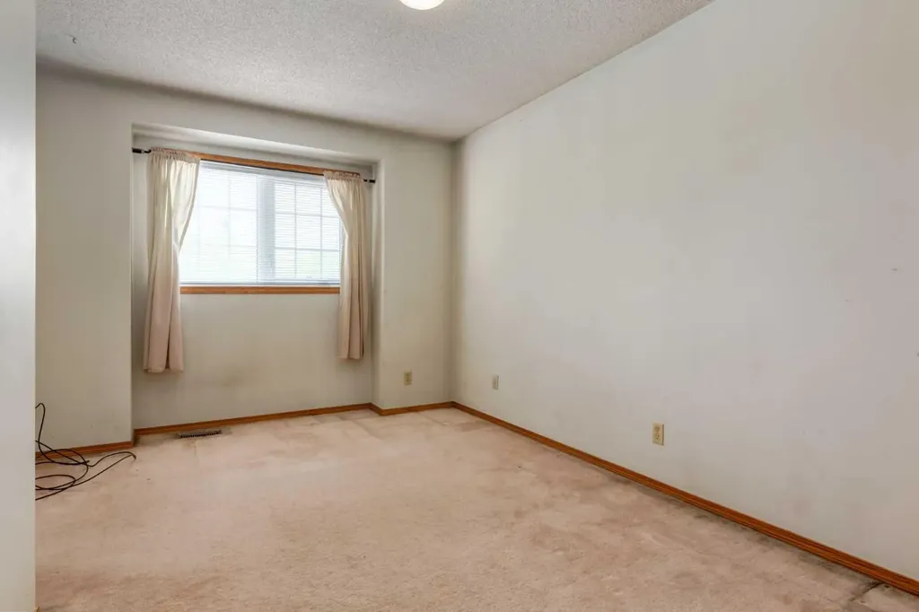 183 Edgevalley Circle NW Calgary AB T3A 4X8