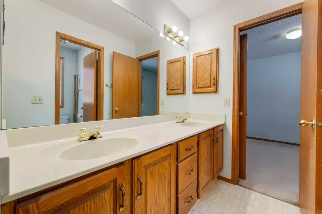 183 Edgevalley Circle NW Calgary AB T3A 4X8