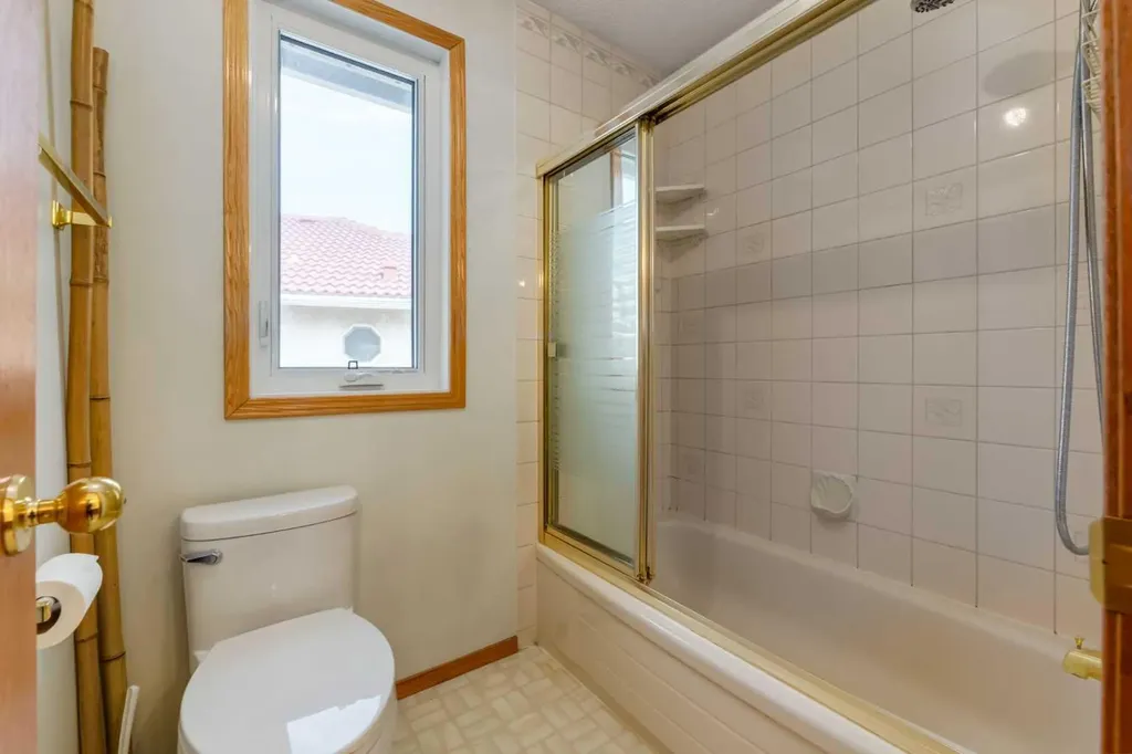 183 Edgevalley Circle NW Calgary AB T3A 4X8