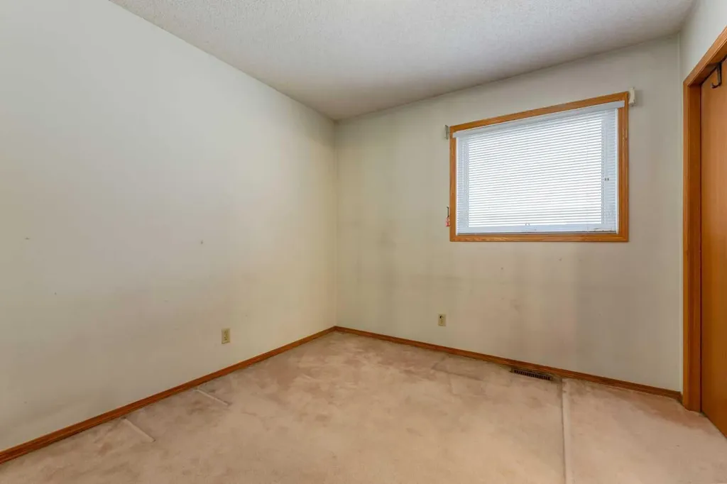 183 Edgevalley Circle NW Calgary AB T3A 4X8