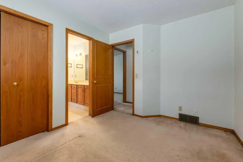 183 Edgevalley Circle NW Calgary AB T3A 4X8