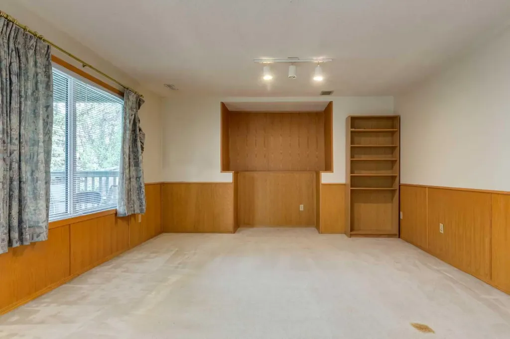 183 Edgevalley Circle NW Calgary AB T3A 4X8