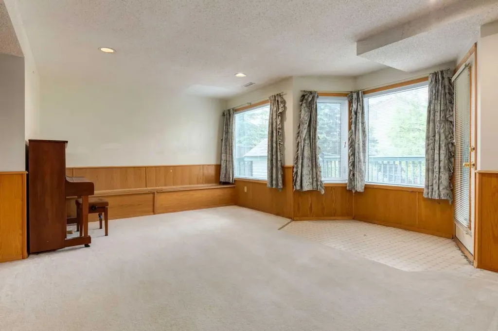 183 Edgevalley Circle NW Calgary AB T3A 4X8