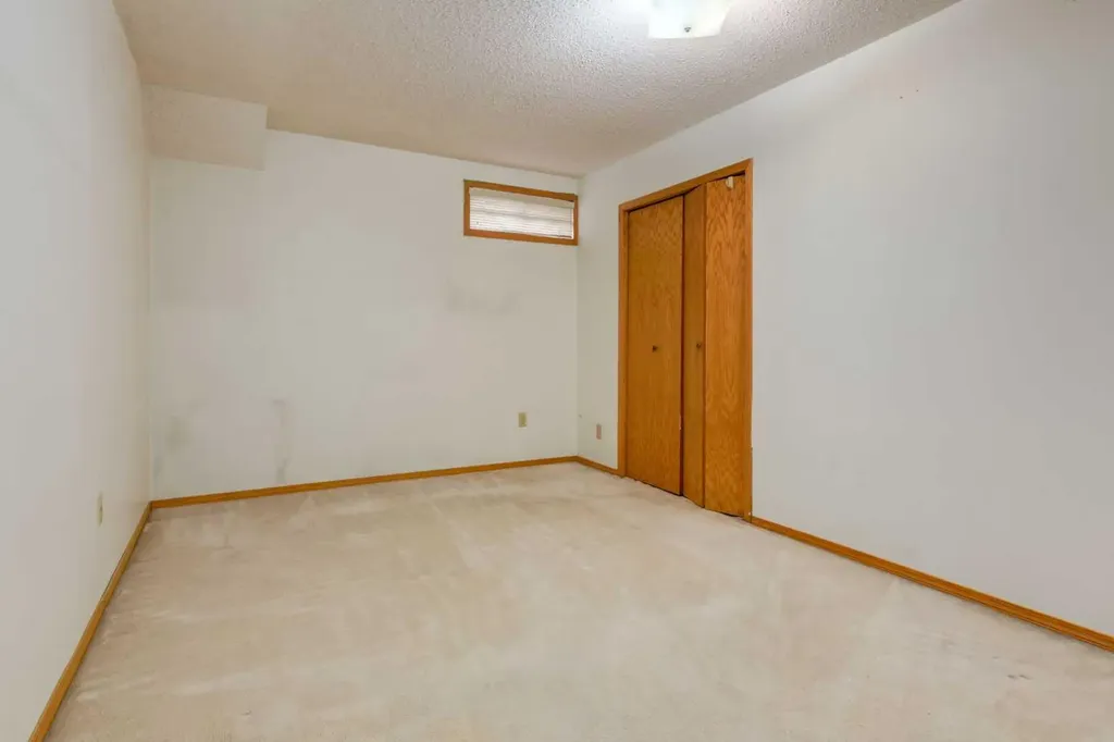 183 Edgevalley Circle NW Calgary AB T3A 4X8