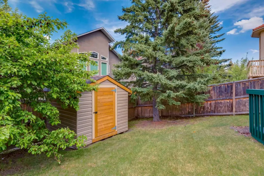 183 Edgevalley Circle NW Calgary AB T3A 4X8