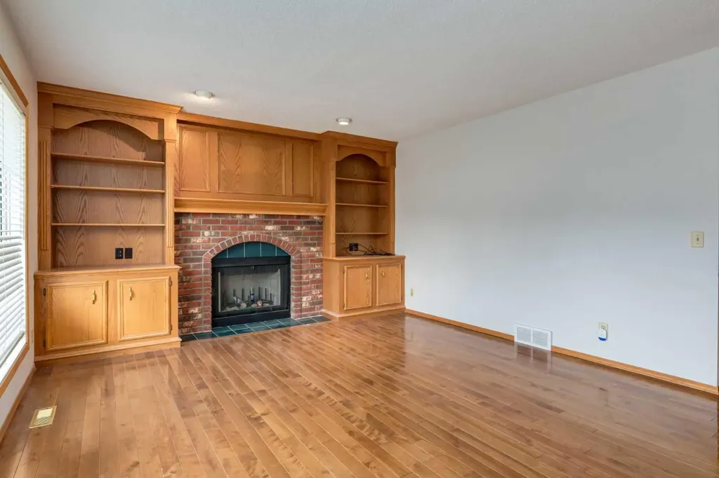 183 Edgevalley Circle NW Calgary AB T3A 4X8