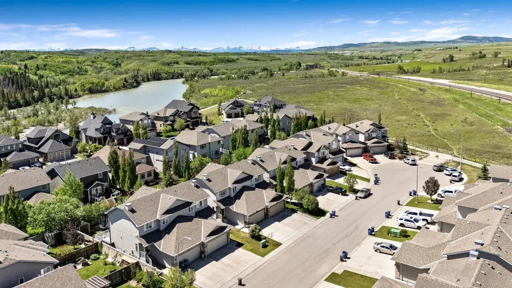 106 West Pointe Court Cochrane AB T4C 0B9
