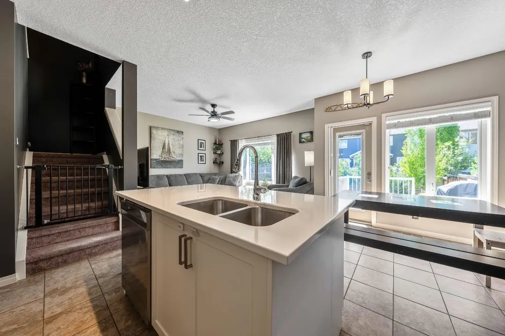 106 West Pointe Court Cochrane AB T4C 0B9