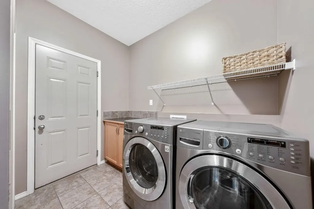 106 West Pointe Court Cochrane AB T4C 0B9