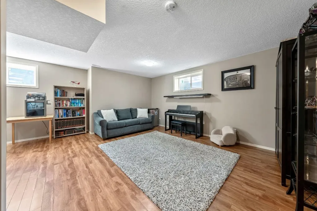 106 West Pointe Court Cochrane AB T4C 0B9