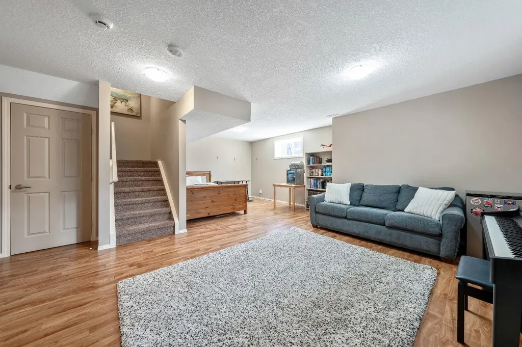 106 West Pointe Court Cochrane AB T4C 0B9