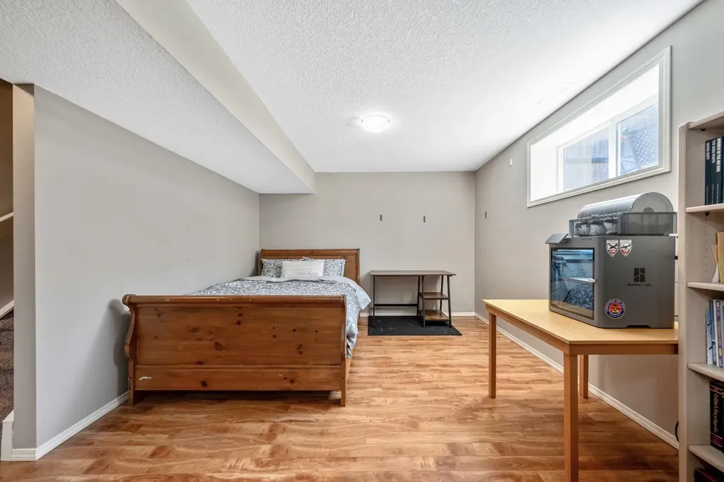 106 West Pointe Court Cochrane AB T4C 0B9