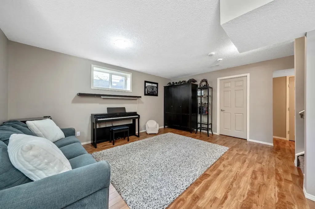 106 West Pointe Court Cochrane AB T4C 0B9