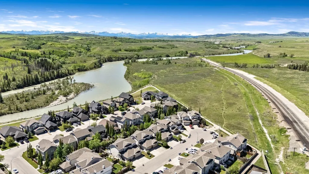 106 West Pointe Court Cochrane AB T4C 0B9
