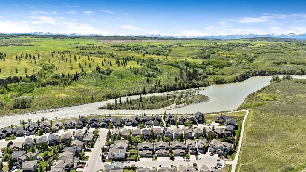 106 West Pointe Court Cochrane AB T4C 0B9