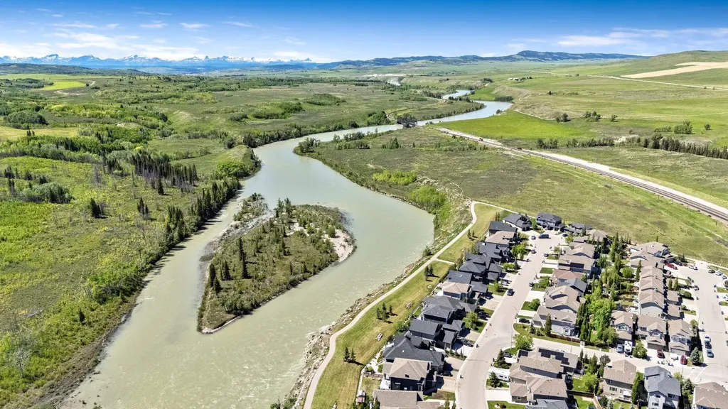 106 West Pointe Court Cochrane AB T4C 0B9