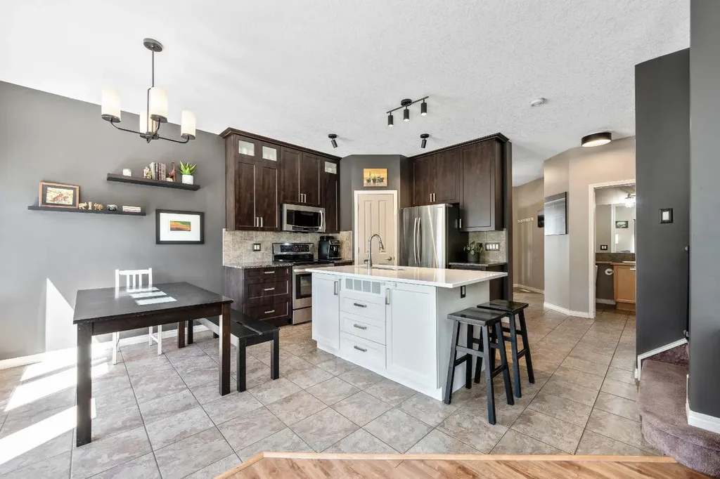 106 West Pointe Court Cochrane AB T4C 0B9