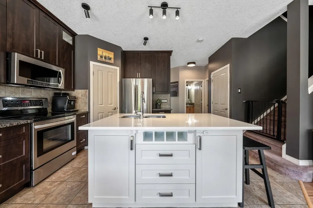 106 West Pointe Court Cochrane AB T4C 0B9