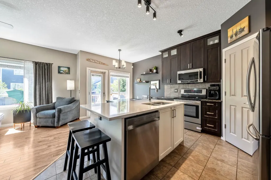 106 West Pointe Court Cochrane AB T4C 0B9