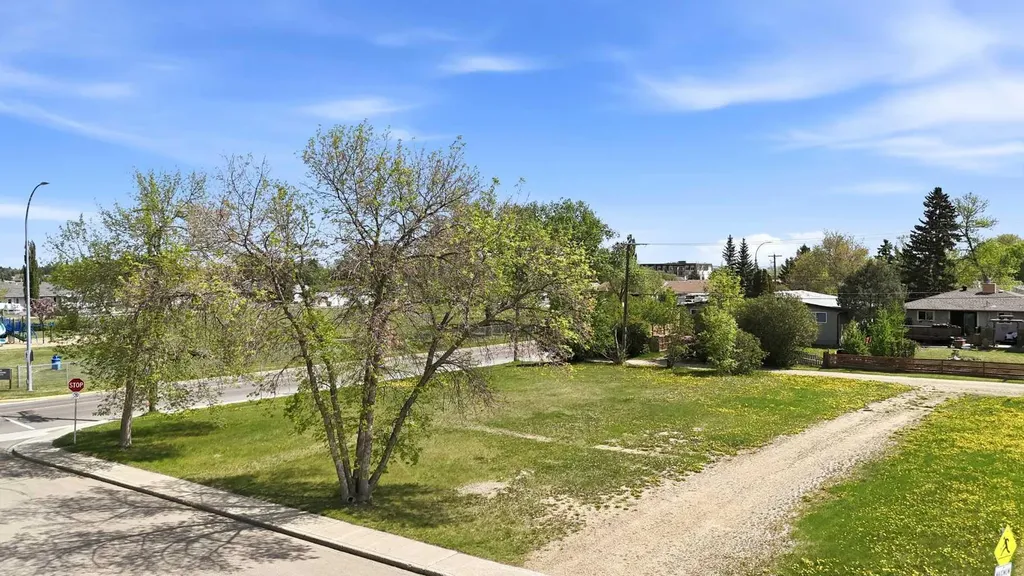 5253 49 Street Lacombe AB T4L 1H6