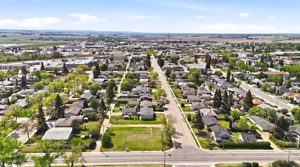 5253 49 Street Lacombe AB T4L 1H6