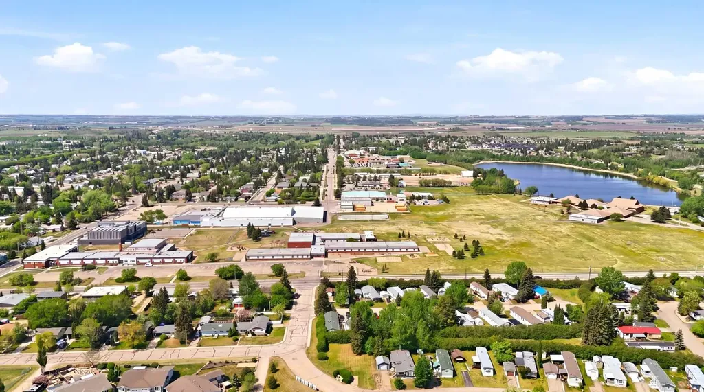 5253 49 Street Lacombe AB T4L 1H6