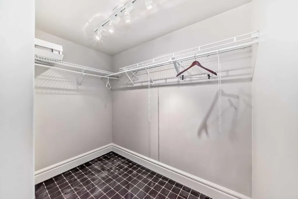 920 5 Avenue SW Calgary AB T2P 0X2