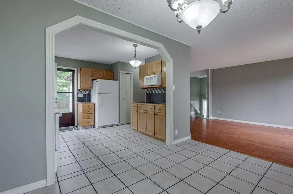 35 Gish Street Red Deer AB T4P 2N7