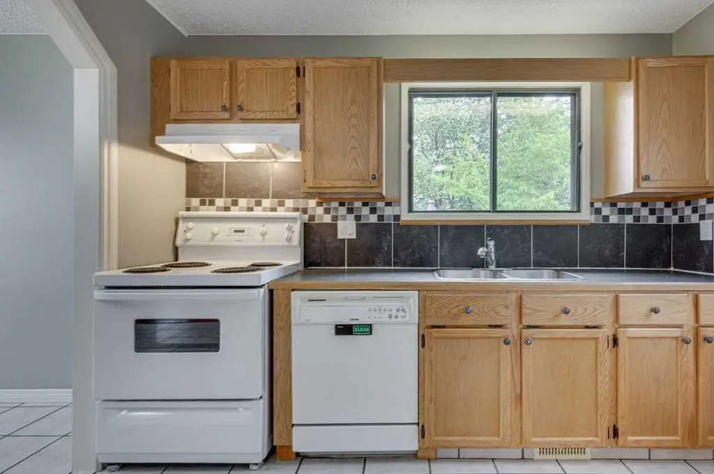 35 Gish Street Red Deer AB T4P 2N7