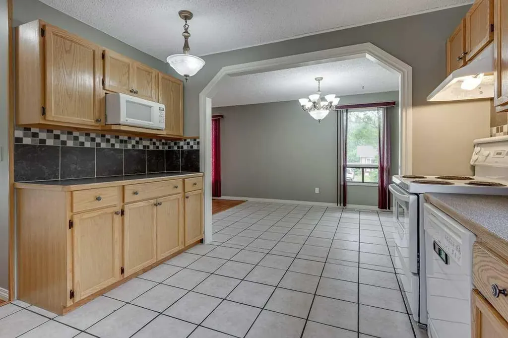 35 Gish Street Red Deer AB T4P 2N7