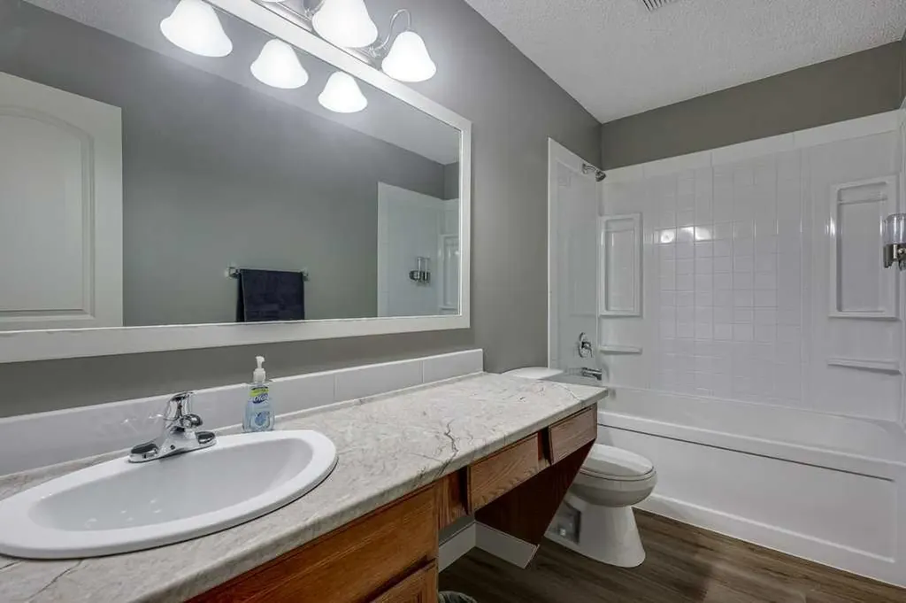 35 Gish Street Red Deer AB T4P 2N7