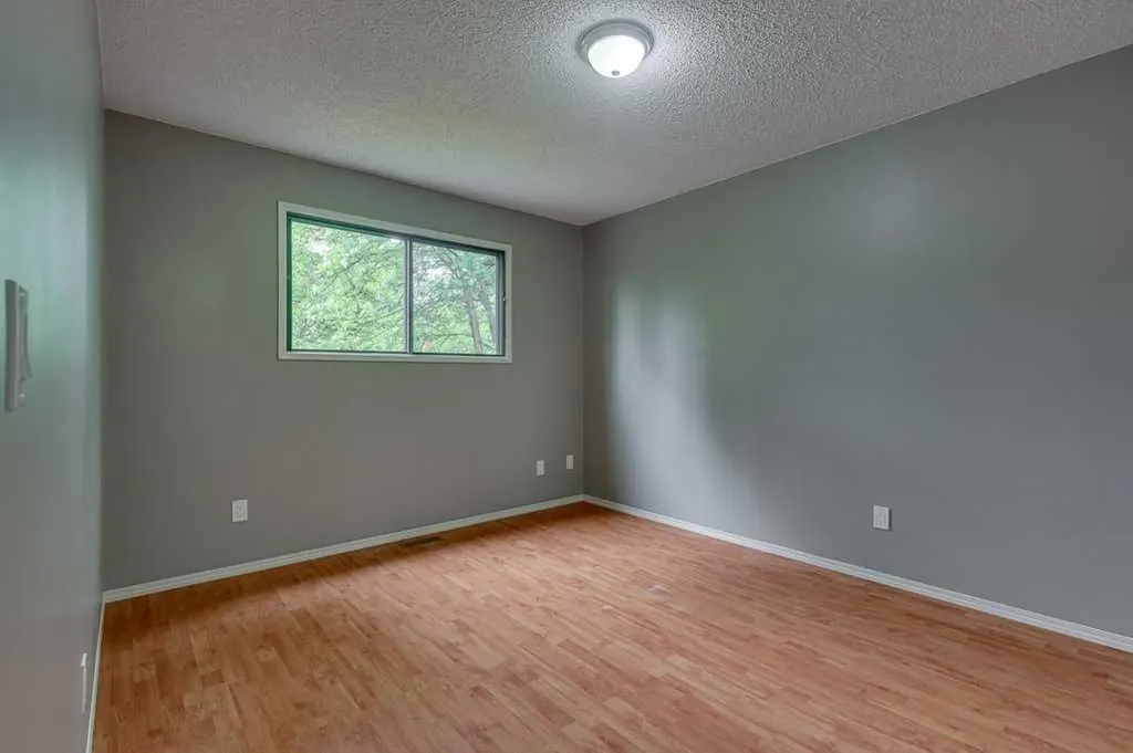 35 Gish Street Red Deer AB T4P 2N7