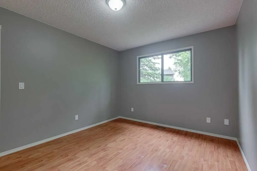 35 Gish Street Red Deer AB T4P 2N7