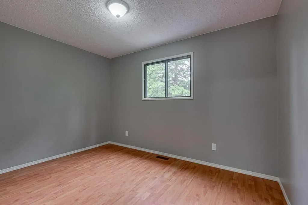 35 Gish Street Red Deer AB T4P 2N7
