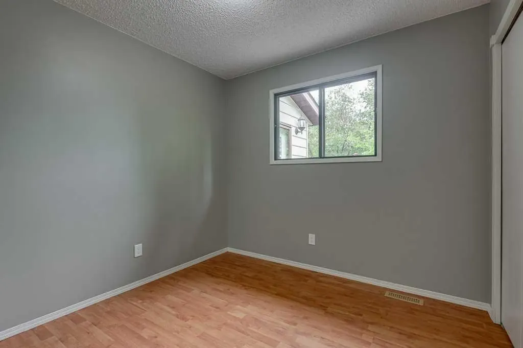 35 Gish Street Red Deer AB T4P 2N7
