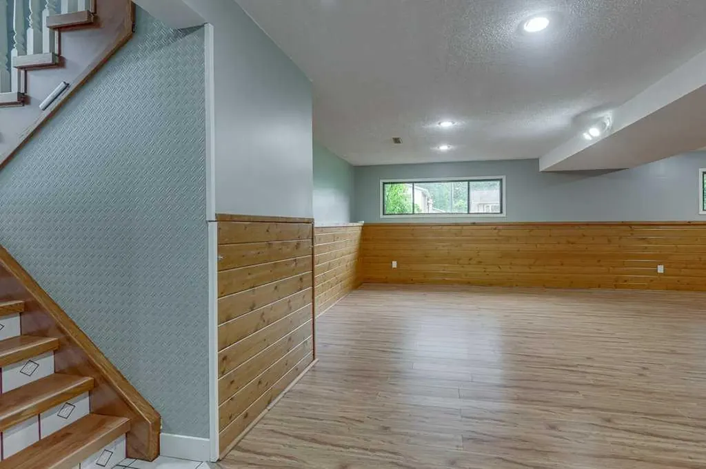 35 Gish Street Red Deer AB T4P 2N7