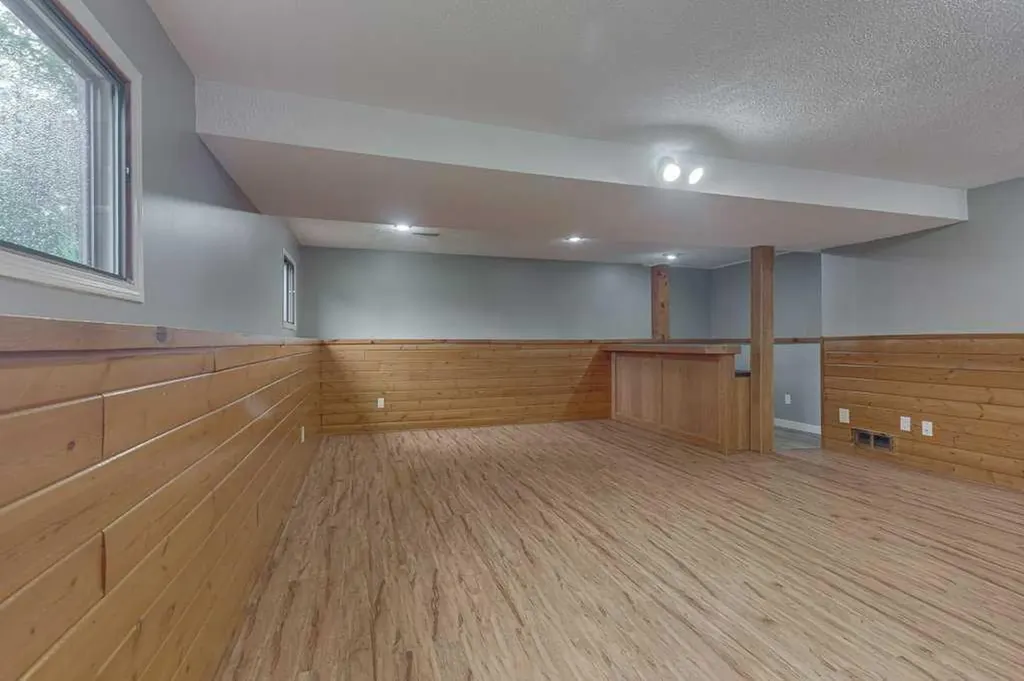 35 Gish Street Red Deer AB T4P 2N7