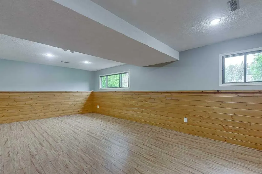 35 Gish Street Red Deer AB T4P 2N7