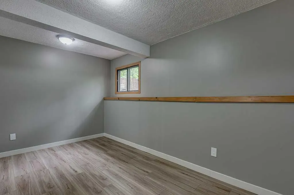 35 Gish Street Red Deer AB T4P 2N7