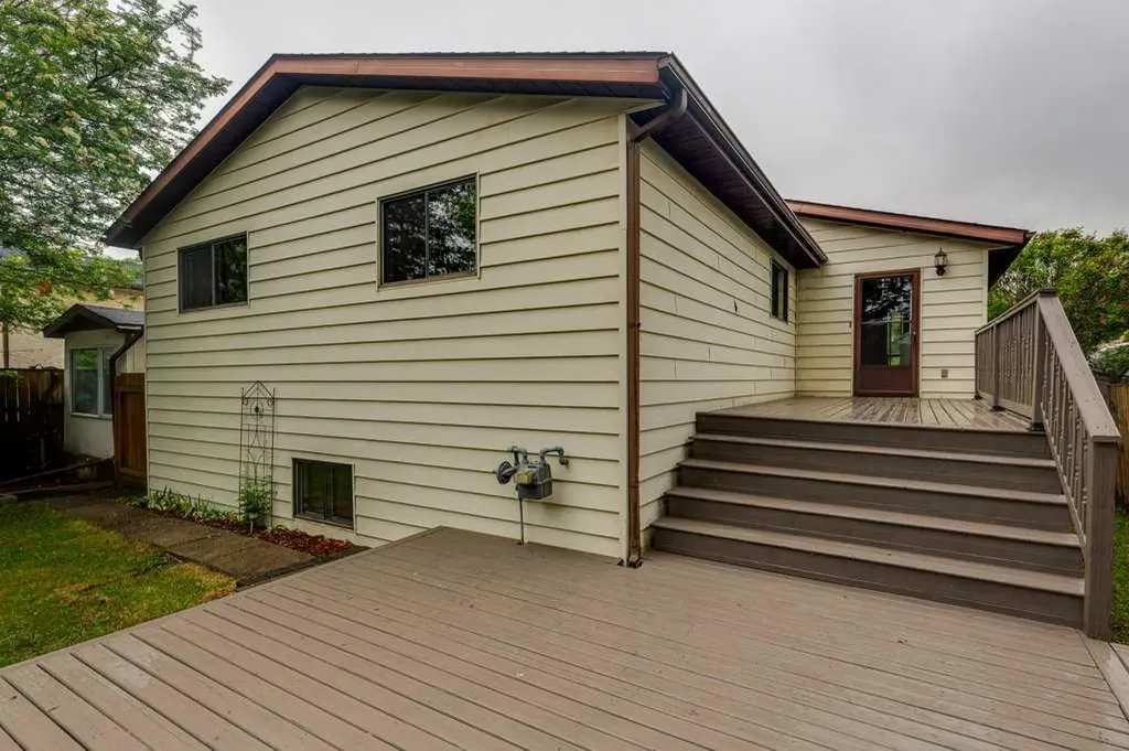 35 Gish Street Red Deer AB T4P 2N7
