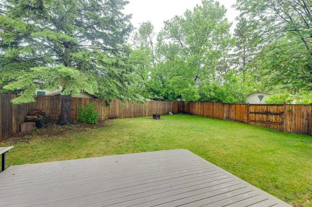 35 Gish Street Red Deer AB T4P 2N7