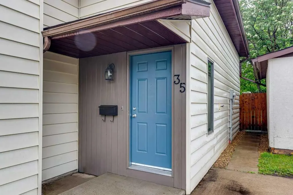 35 Gish Street Red Deer AB T4P 2N7
