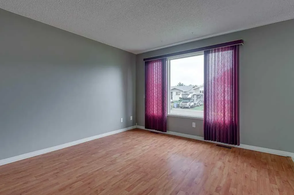 35 Gish Street Red Deer AB T4P 2N7