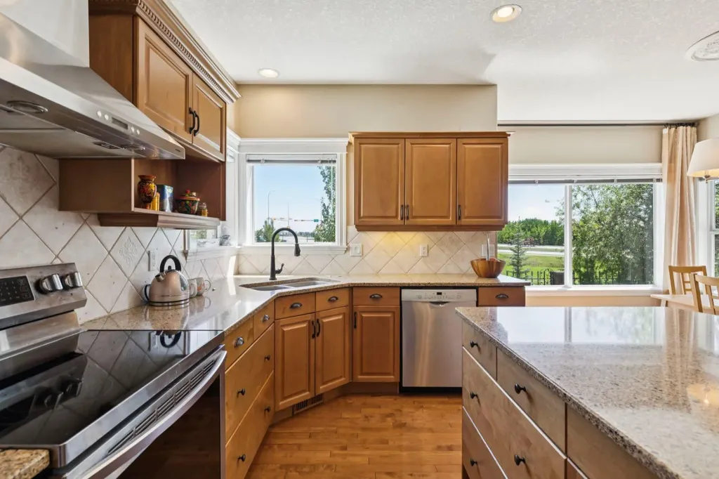 36 Discovery Ridge Court SW Calgary AB T3H 4P8