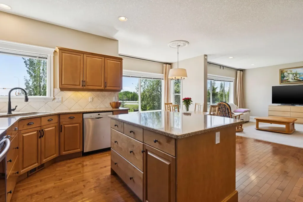 36 Discovery Ridge Court SW Calgary AB T3H 4P8