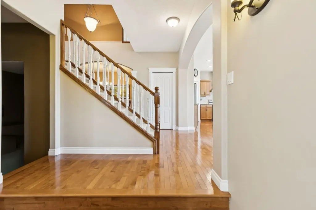 36 Discovery Ridge Court SW Calgary AB T3H 4P8